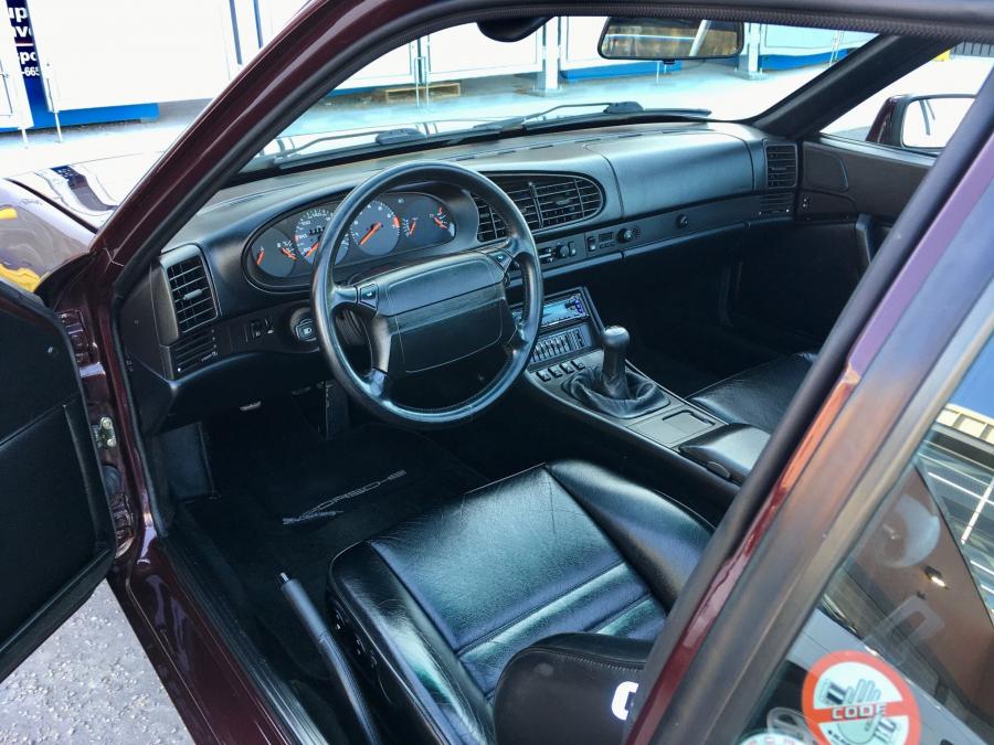 Интерьер Porsche 944 S2 Red Pearl 1990 года  (фото 50 из 86)